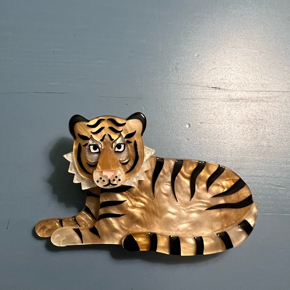 Erstwilder brooch 
No box or story card